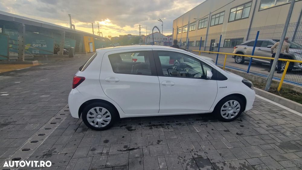 Toyota Yaris 1.5 VVT-i HSD Terra - 30