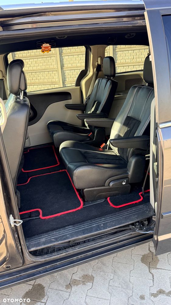 Dodge Grand Caravan - 17
