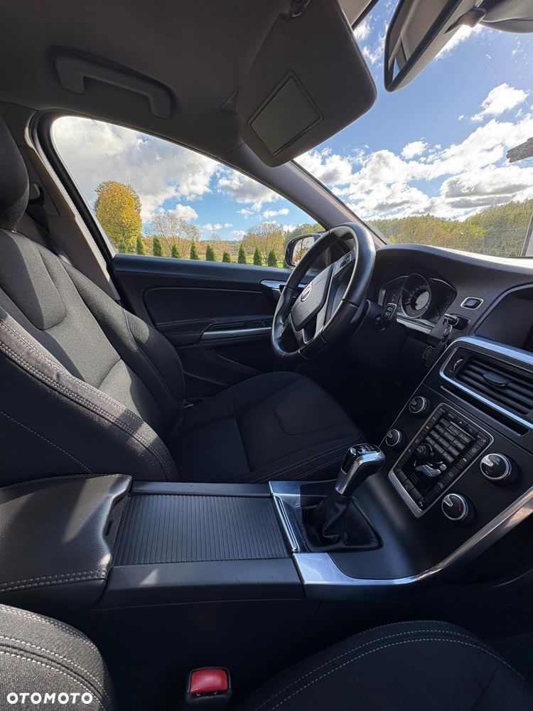 Volvo V60 D2 Drive-E Momentum - 25