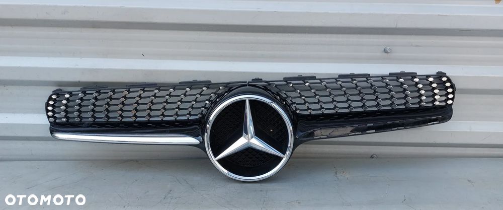 Atrapa grill Mercedes CLA W117 - 1