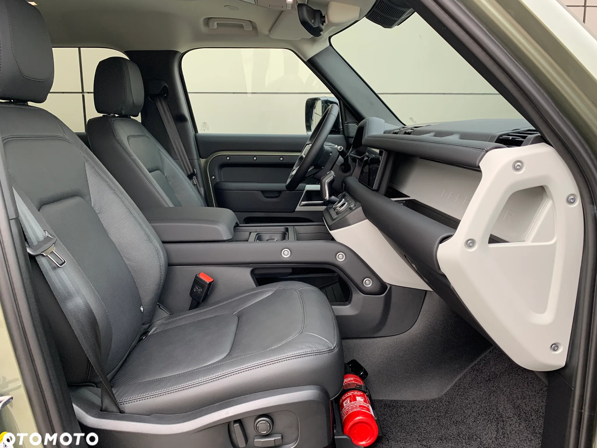 Land Rover Defender 110 D200 SE - 9