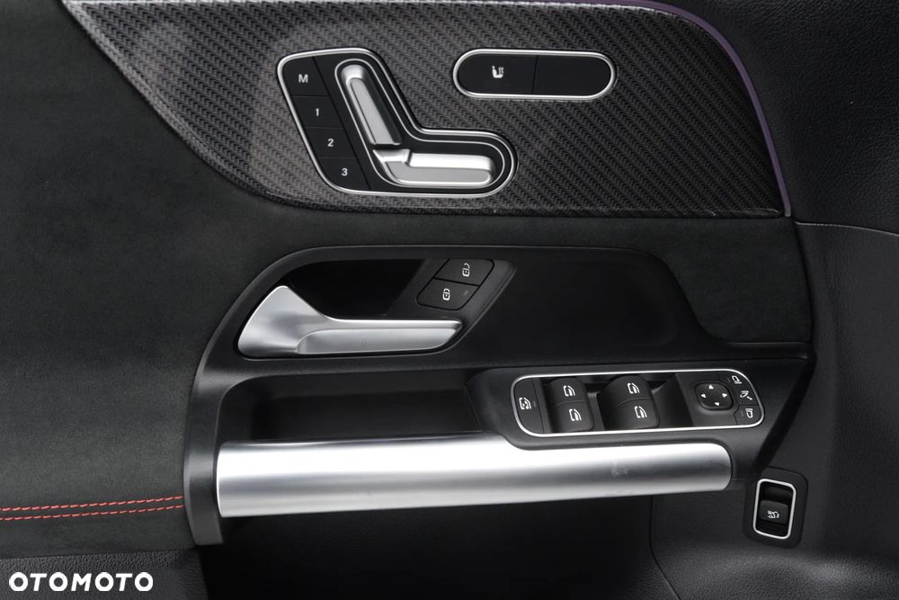 Mercedes-Benz GLA 200 d 4Matic 8G-DCT AMG Line - 35