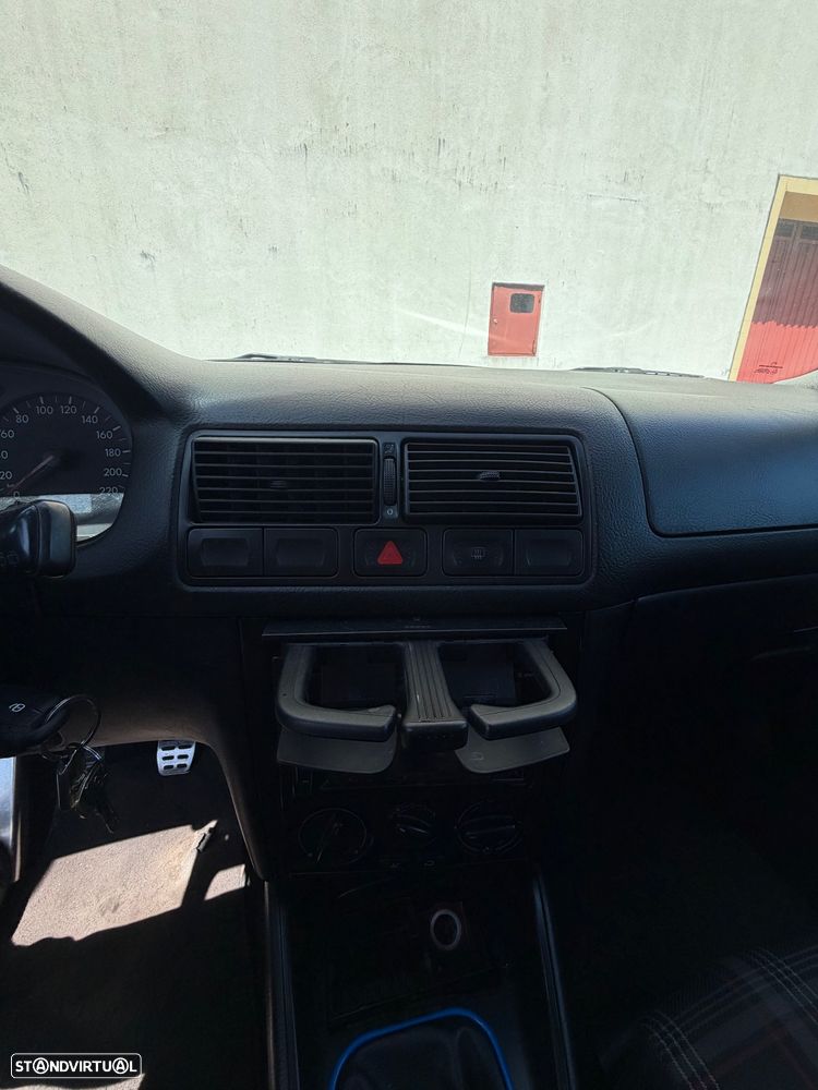 VW Golf 1.9 TDi 25 Anos - 16