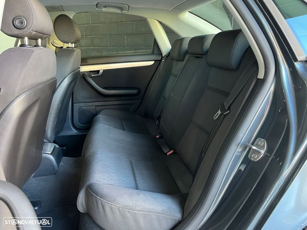 Audi A4 2.0 TDI S-line - 11