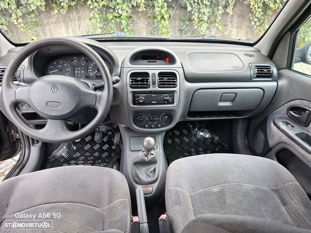 Renault Clio 1.2 RT - 6