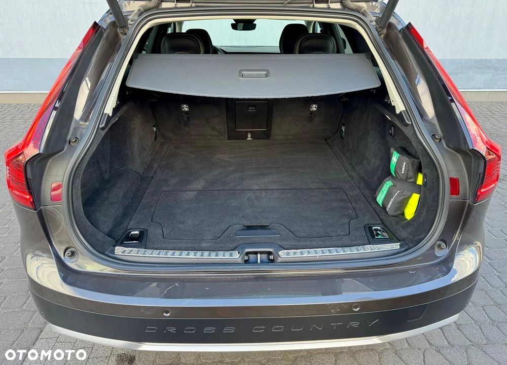 Volvo V90 Cross Country B5 B AWD Pro - 29