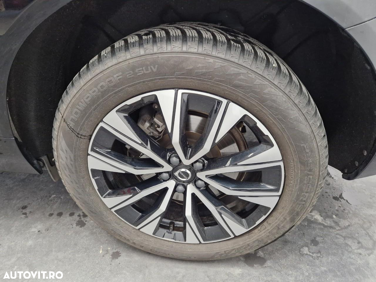 Volvo XC 60 B5 AT AWD MHEV Plus Dark - 8