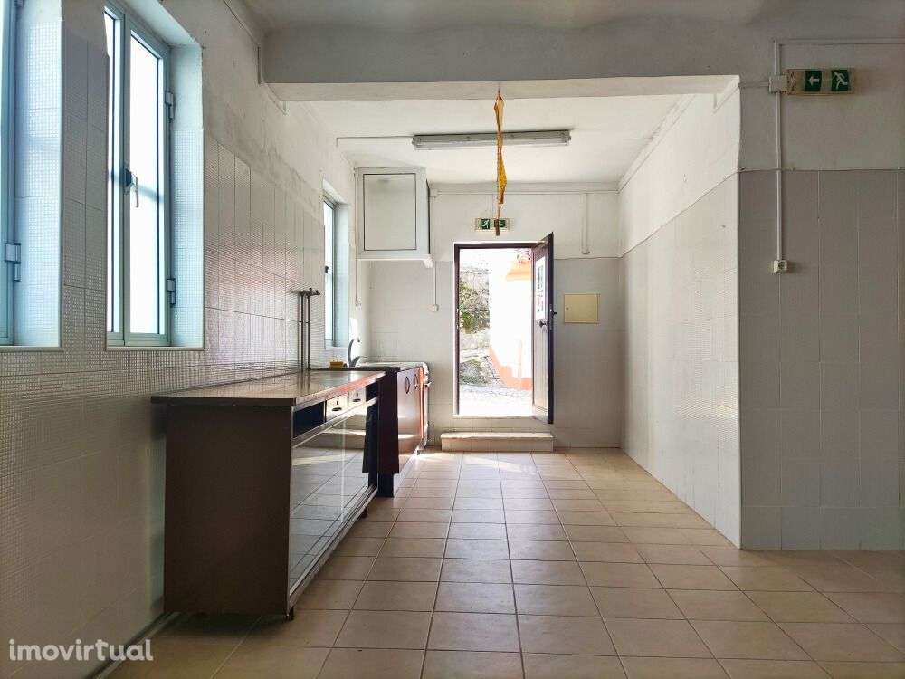 Moradia V2 com Comércio - Grande imagem: 5/19