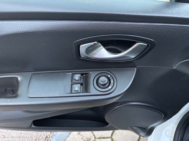 Renault Clio Sport Tourer dCi 75 Expression - 16