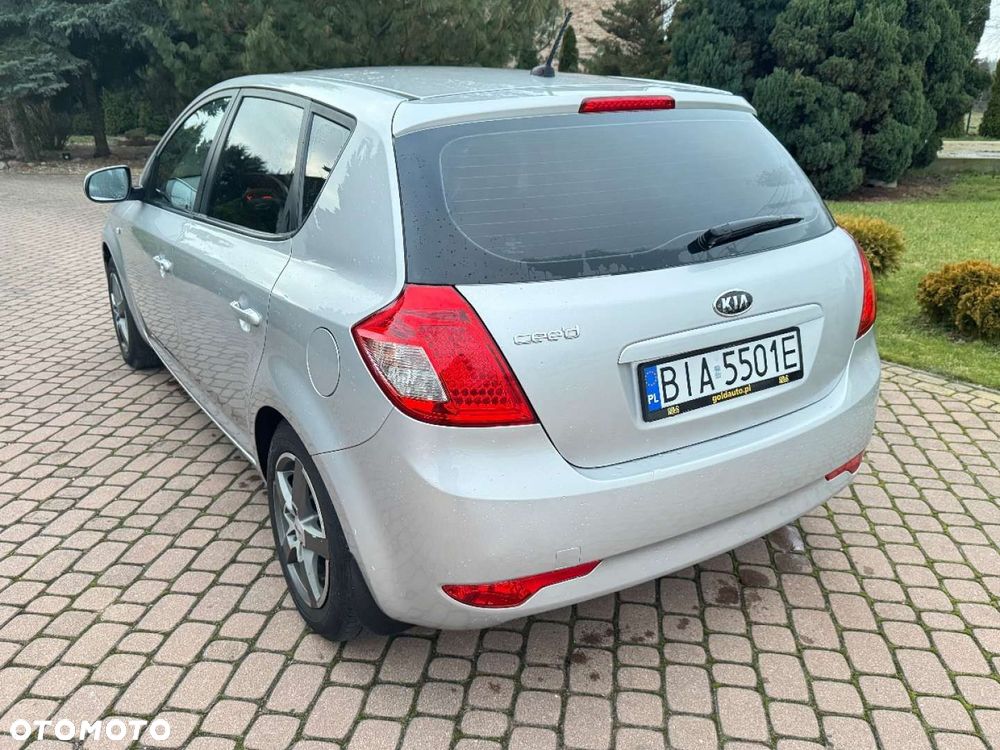 Kia Ceed - 10