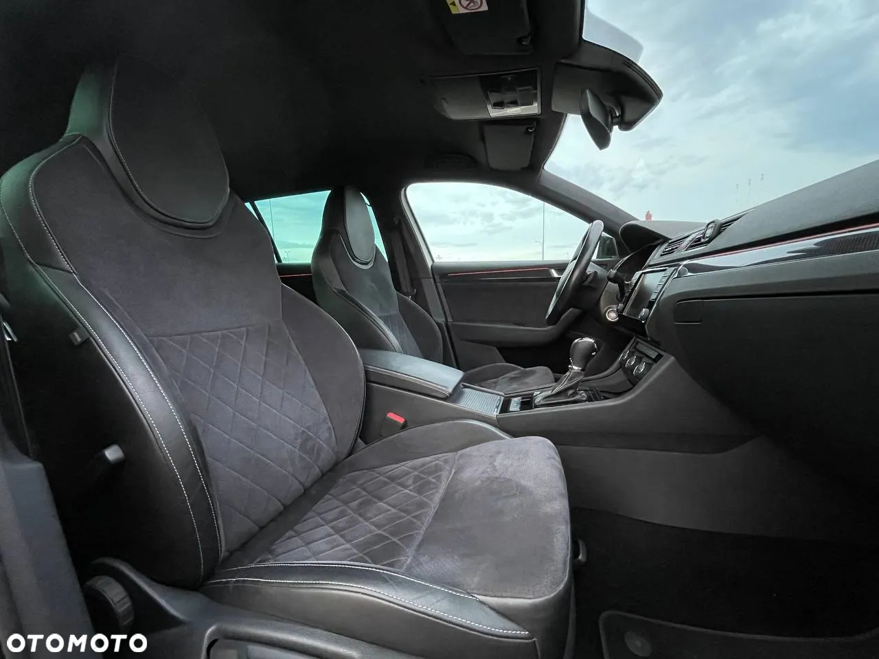 Skoda Superb Combi 2.0 TDI DSG Sportline - 13