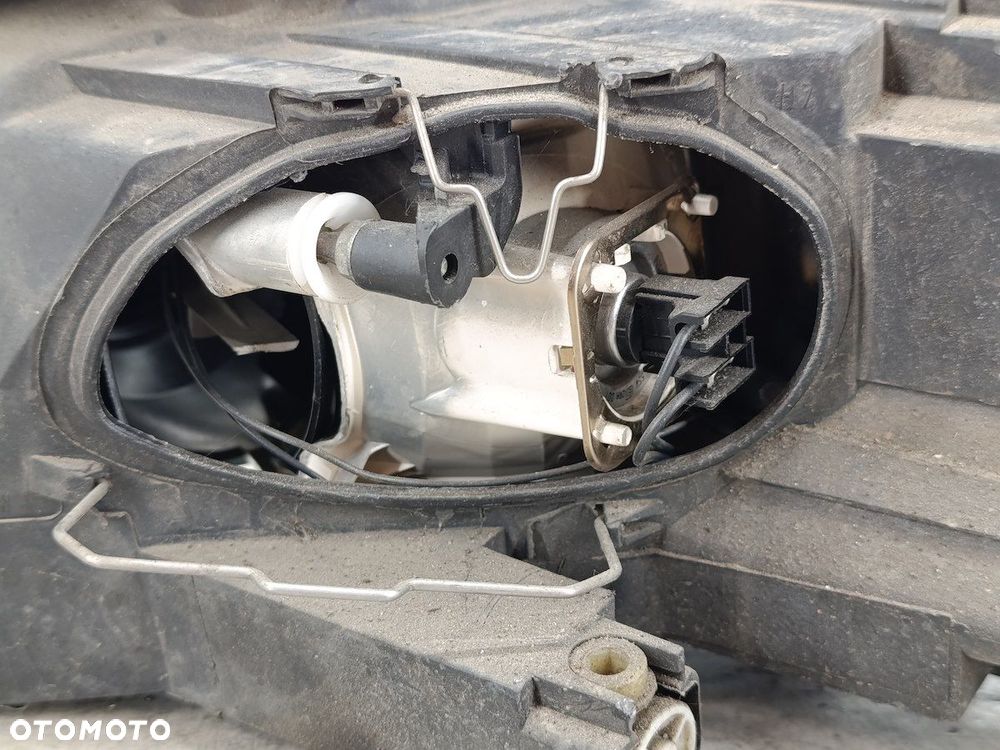 LAMPA PRZÓD PRAWA BIXENON VW PASSAT B6 89312669  3D0907391B 088982  VALEO - 7