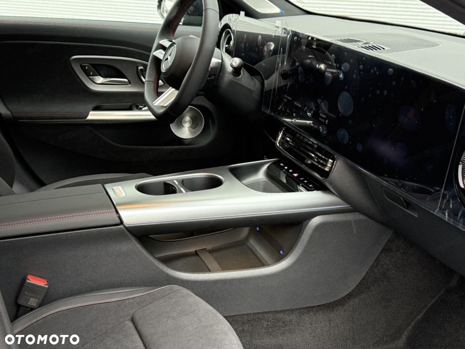 Mercedes-Benz CLA 200 mHEV 8G-DCT - 11