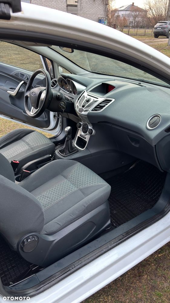 Ford Fiesta - 10