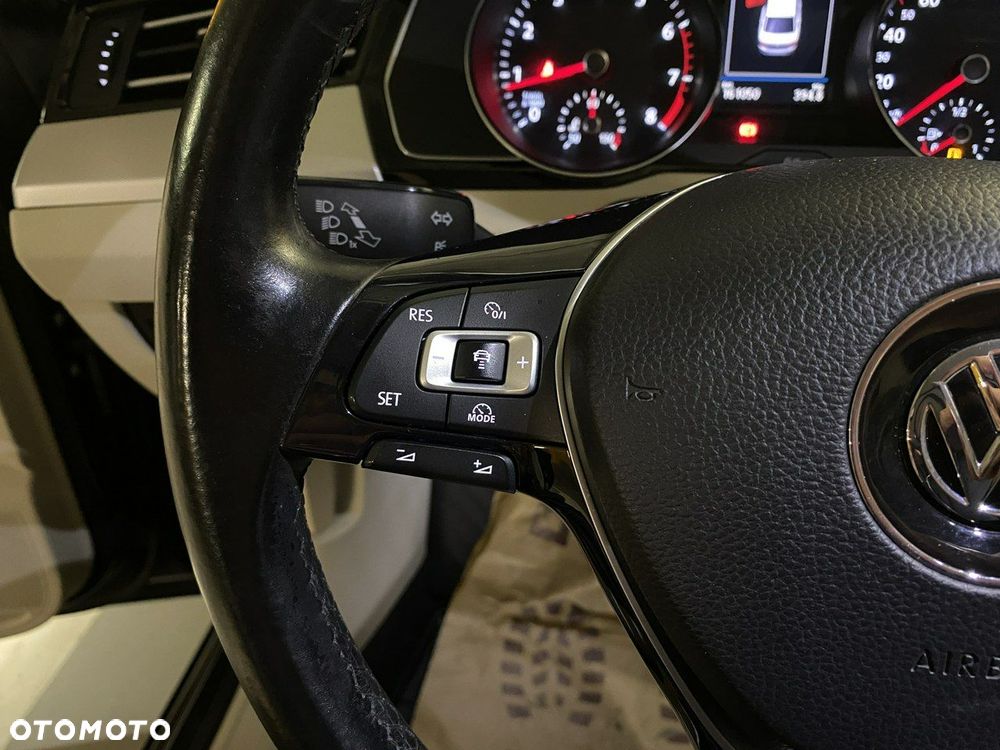 Volkswagen Passat - 19