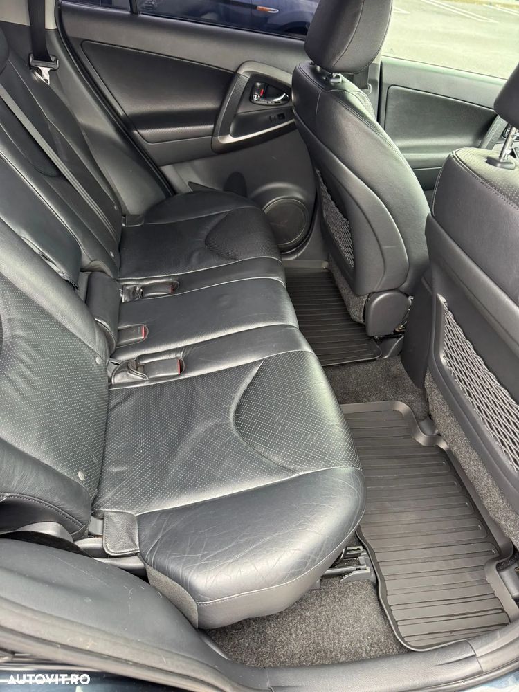 Toyota RAV4 2.2 D-4D 4x4 Automatik Executive - 12