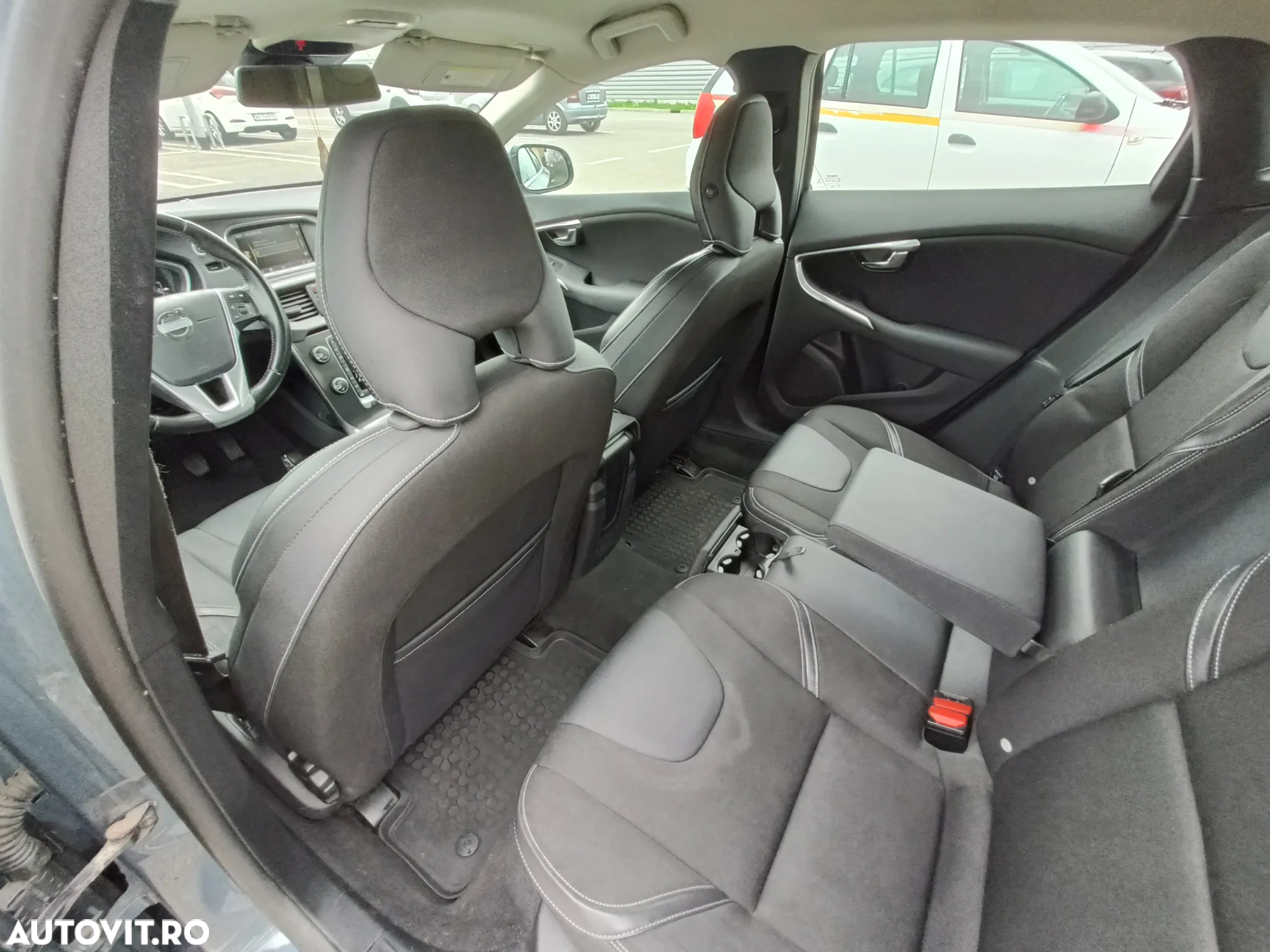 Volvo V40 D3 Momentum - 8
