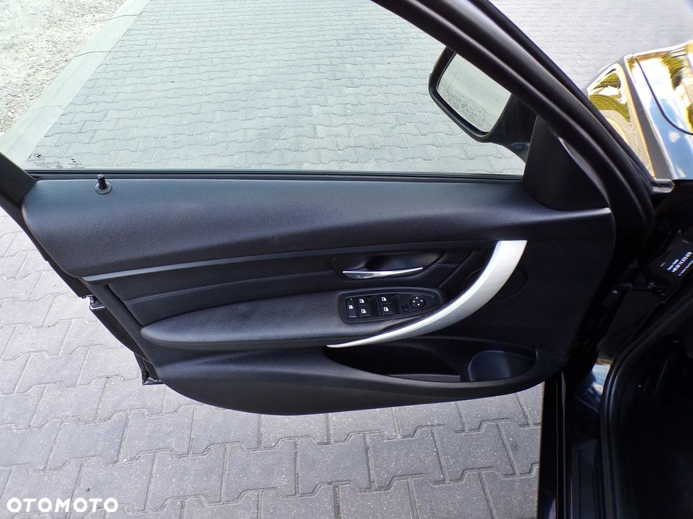 BMW Seria 3 318d Blue Performance Modern Line - 16