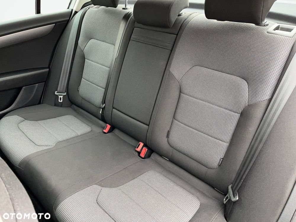 Volkswagen Passat - 15