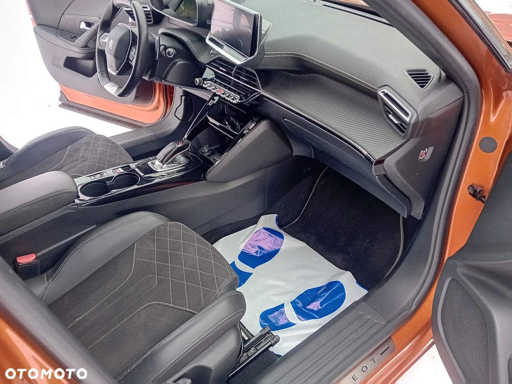 Peugeot 2008 PureTech 155 EAT8 GT - 9