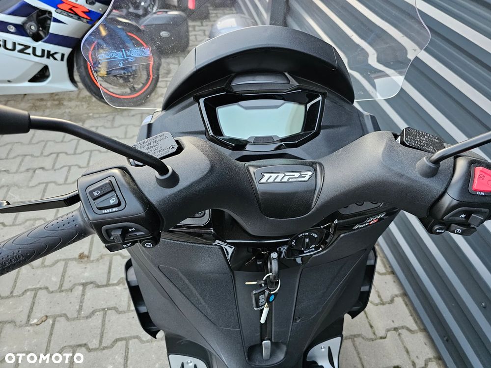 Piaggio MP-3 - 16