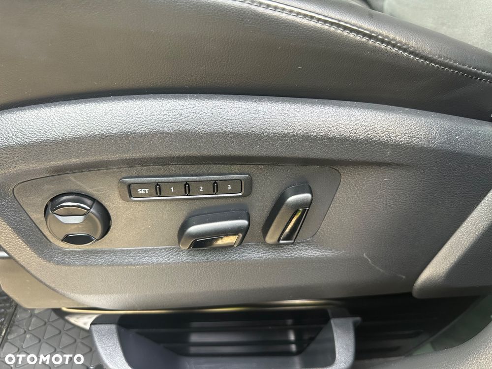 Volkswagen Multivan - 12