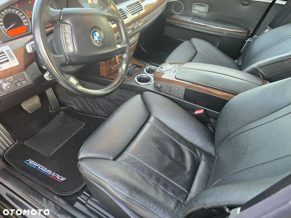 BMW Seria 7 750i - 5