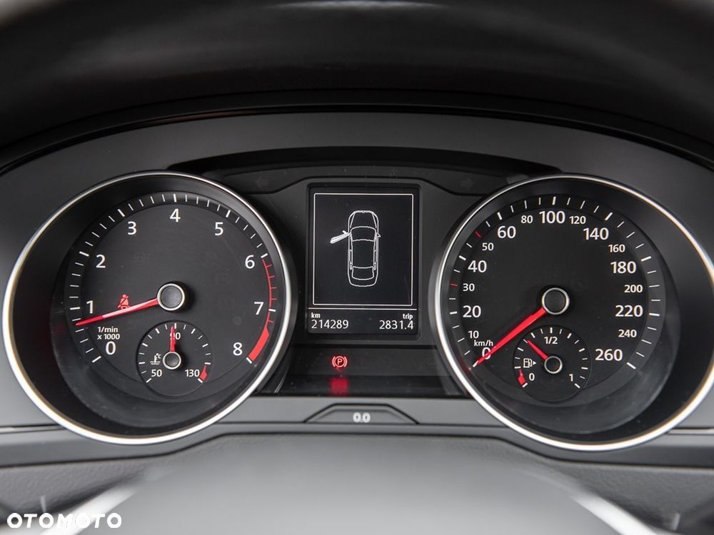 Volkswagen Passat - 19