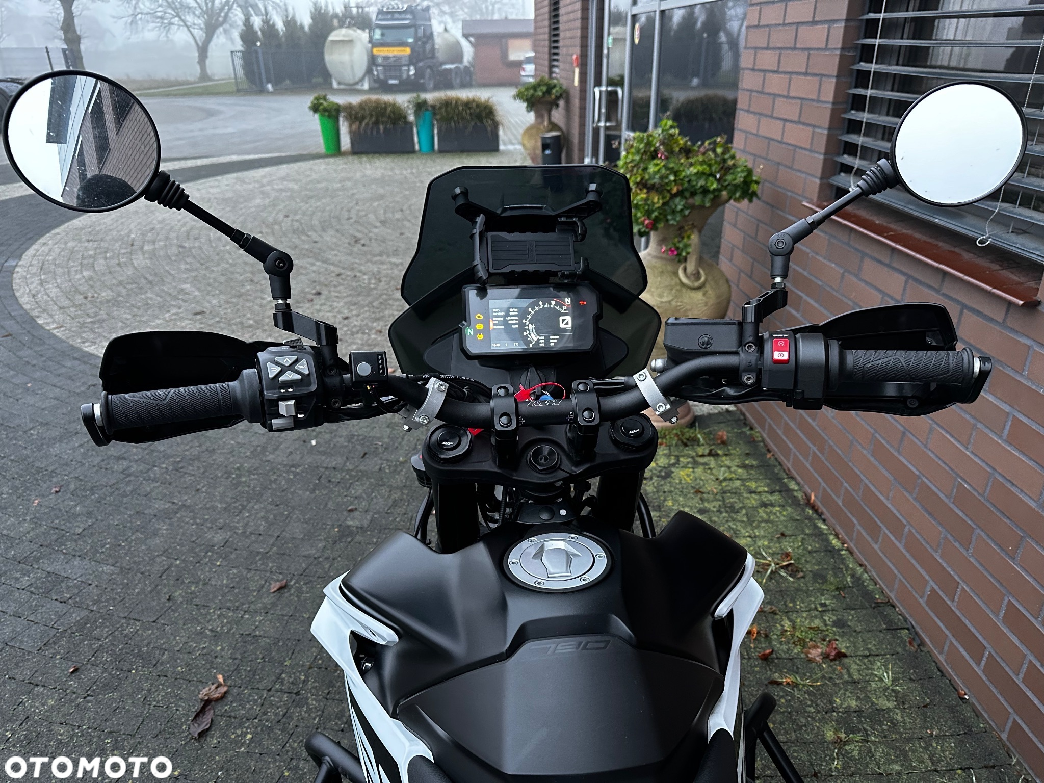 KTM Adventure - 12