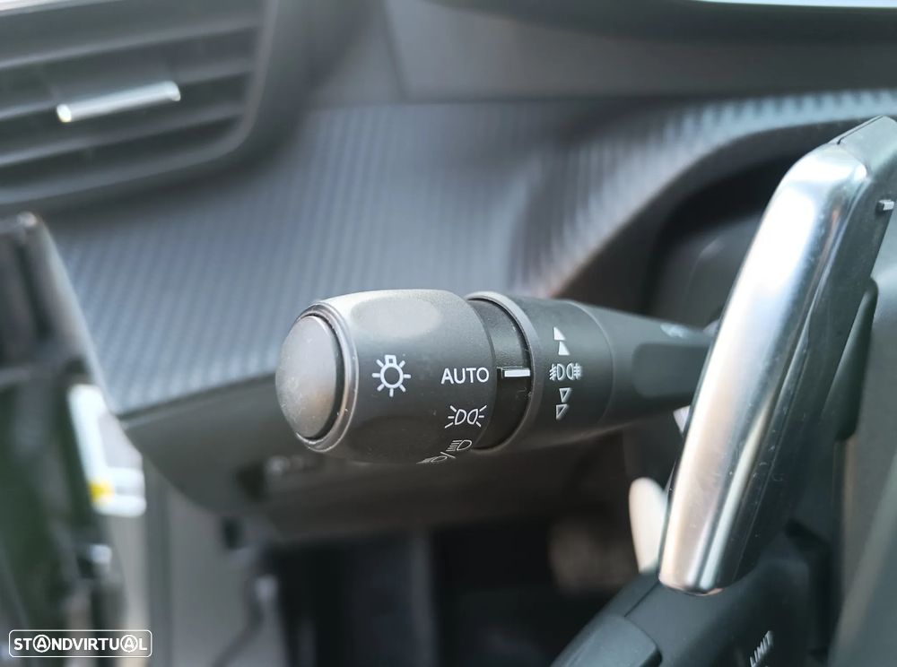 Peugeot 2008 1.2 PureTech Allure Pack EAT8 - 16