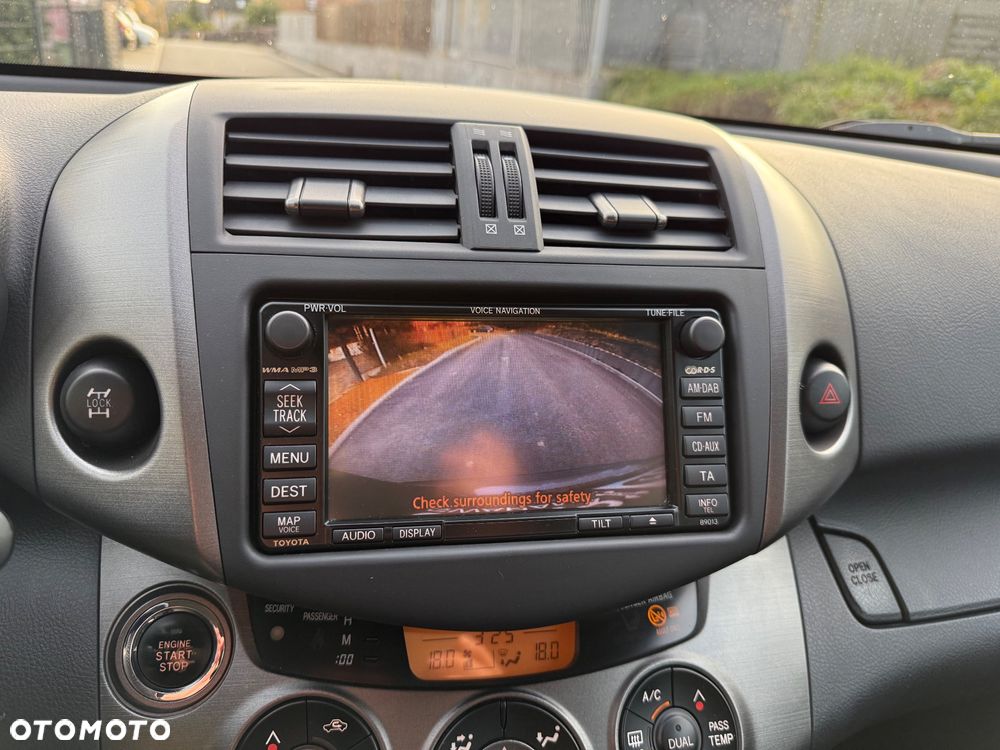 Toyota RAV4 10-13 - 29