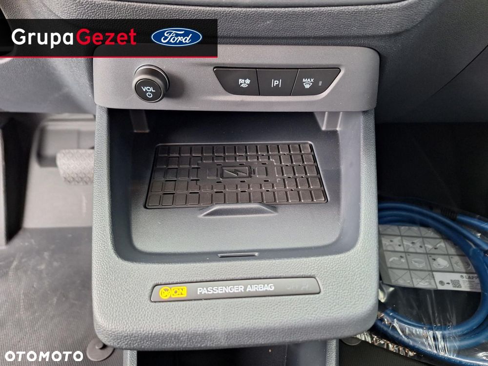 Ford Transit Courier - 14