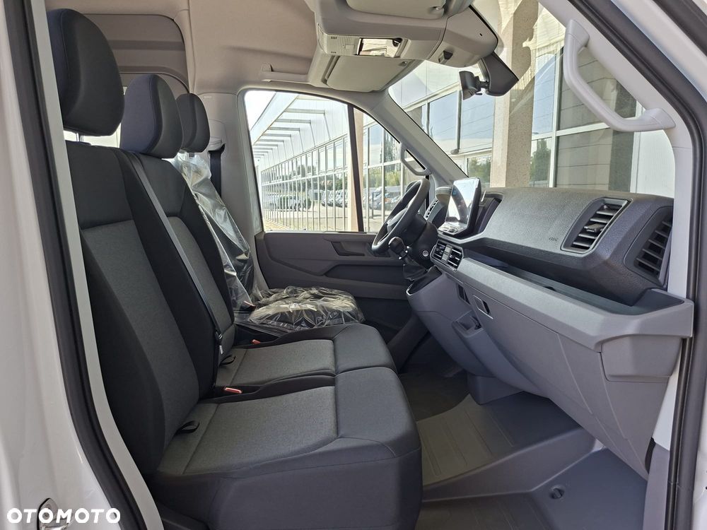 Volkswagen Crafter 35 Furgon z wysokim dachem 7 osobowy, silnik: 2,0 l EURO VI 163 KM / skrzynia biegów: Przedni napęd manualna 6-biegowa rozstaw osi: 4490 mm - 21