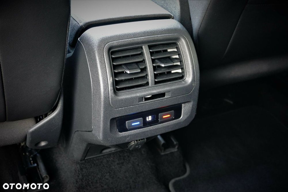 Volkswagen Touran 2.0 TDI BMT Highline DSG - 24