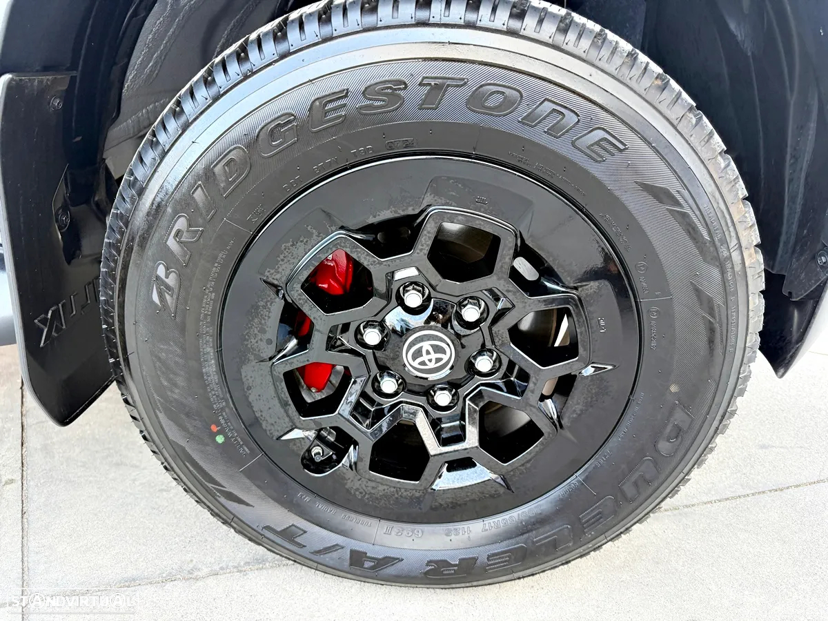Toyota Hilux 2.8 D-4D 4WD GR Sport - 42