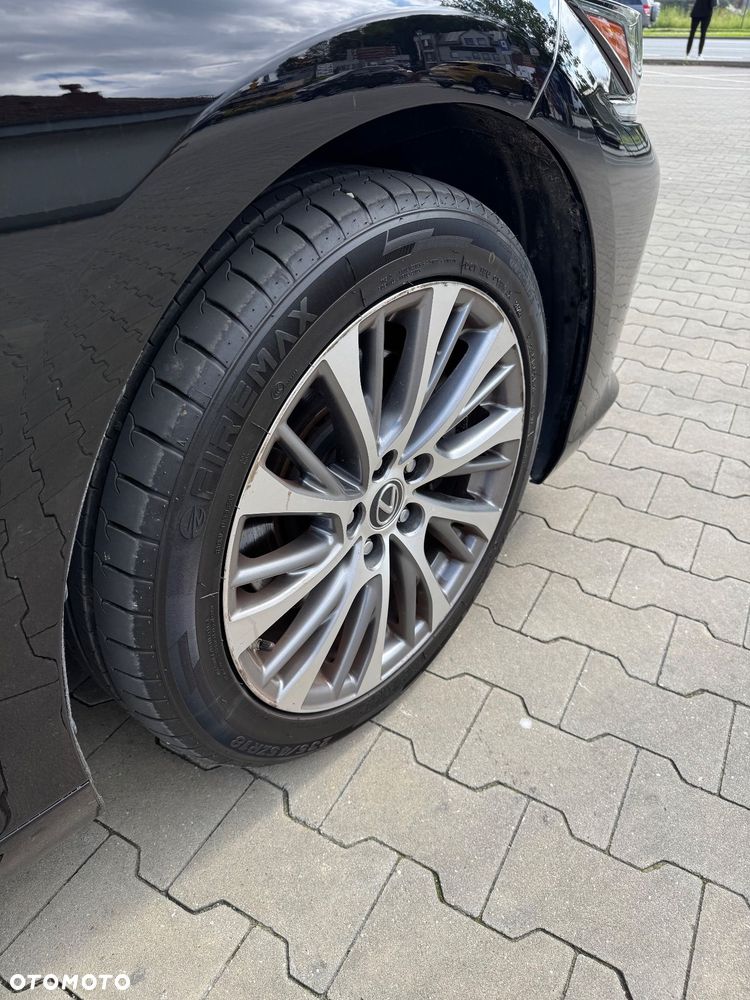 Lexus ES 300h Business Edition + - 30