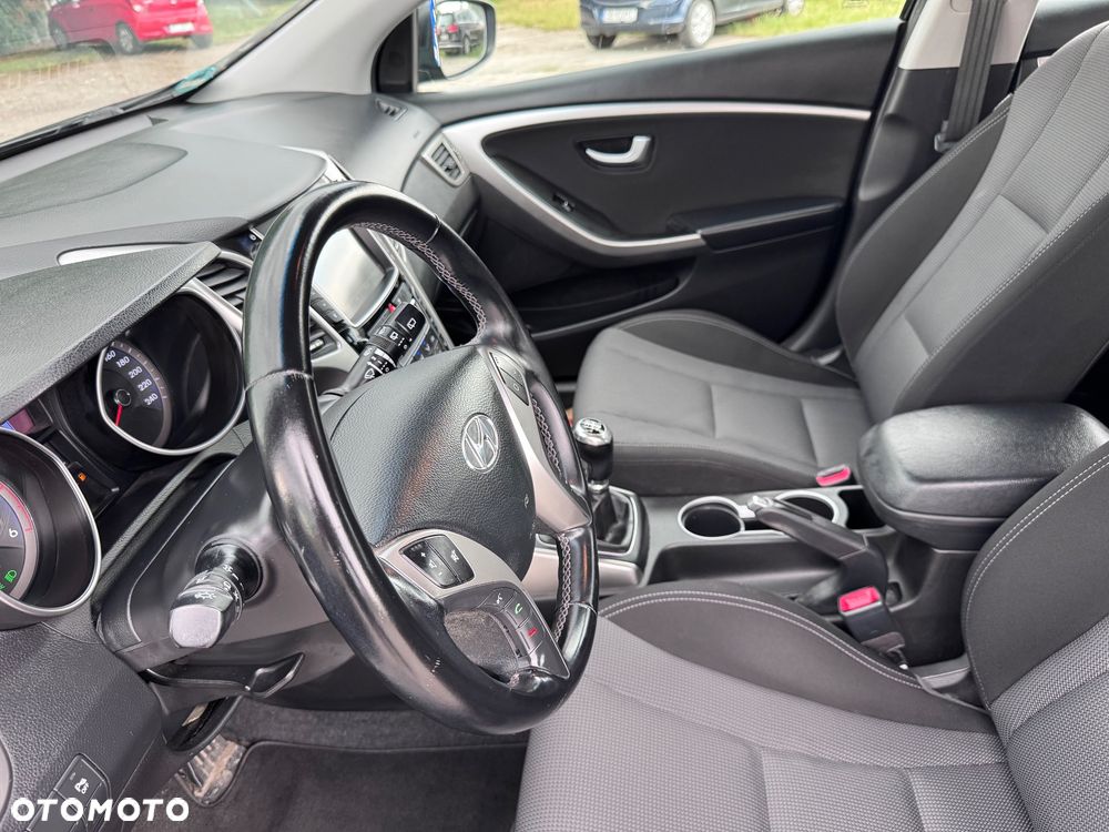 Hyundai i30 i30cw 1.6 CRDi Fifa World Cup Edition - 16