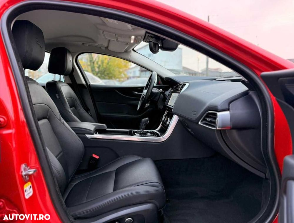 Jaguar XE D200 RWD MHEV R-Dynamic S - 18