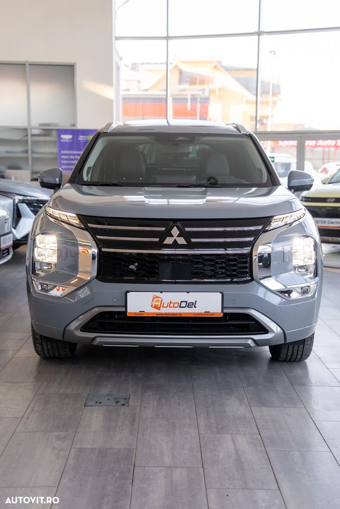 Mitsubishi Outlander 2.4 L 4X4 PHEV Instyle - 3