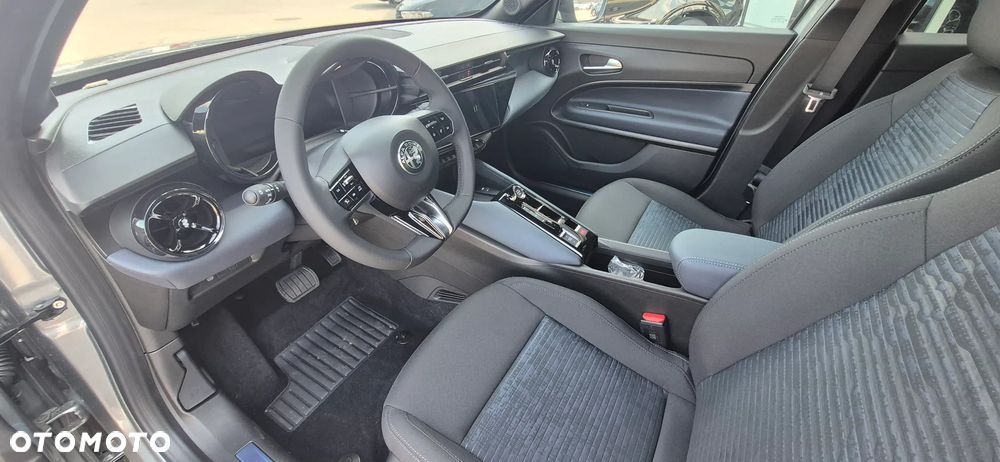 Alfa Romeo Junior 1.2 mHEV Sprint eDCT - 8