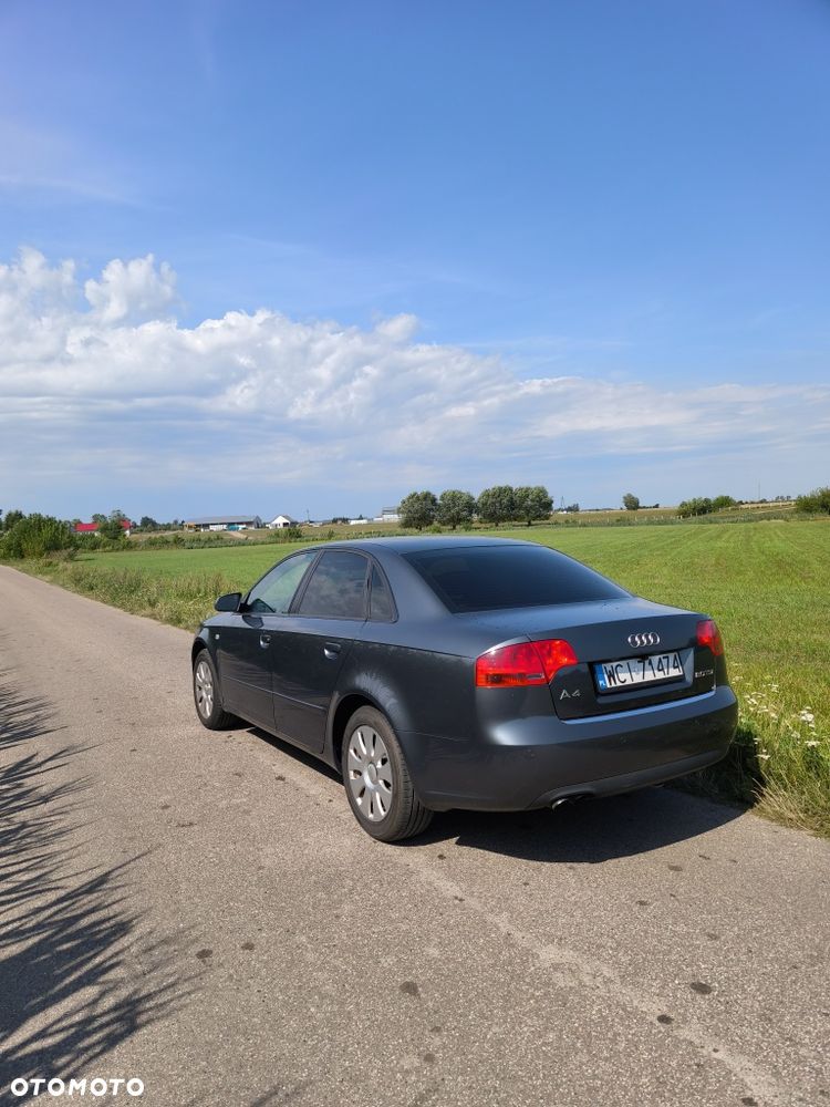 Audi A4 Limousine - 5