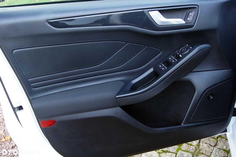 Ford Focus Turnier 1.5 EcoBlue Start-Stopp-System ST-LINE DESIGN - 23