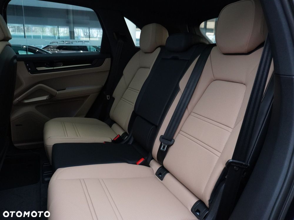 Porsche Cayenne E-Hybrid PHEV Black Edition - 36