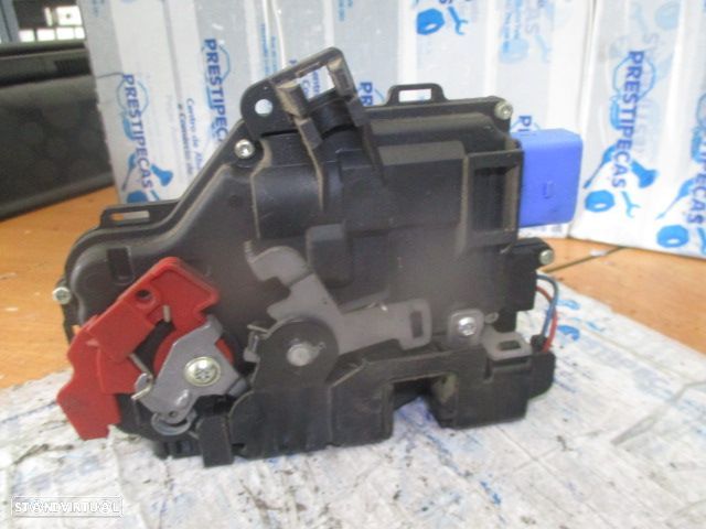 Fecho 3D1837015AB VW GOLF 5 2009 FE 9 Pinos VW GOLF PLUS (5M) FASE 1 2008 1.9TDI  105CV 5P CINZENTO FESQ 9 PINOS - 3