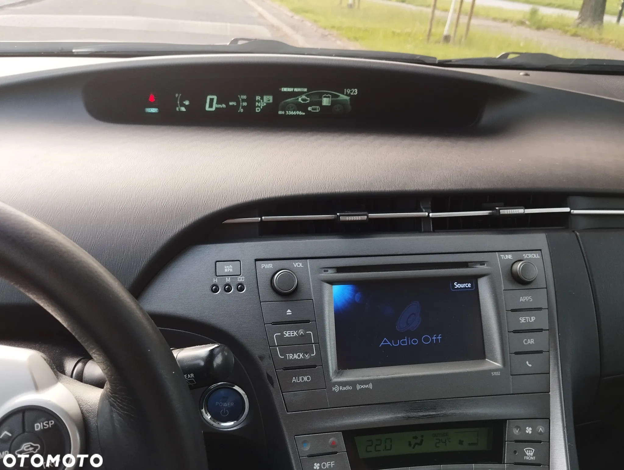 Toyota Prius (Hybrid) - 10