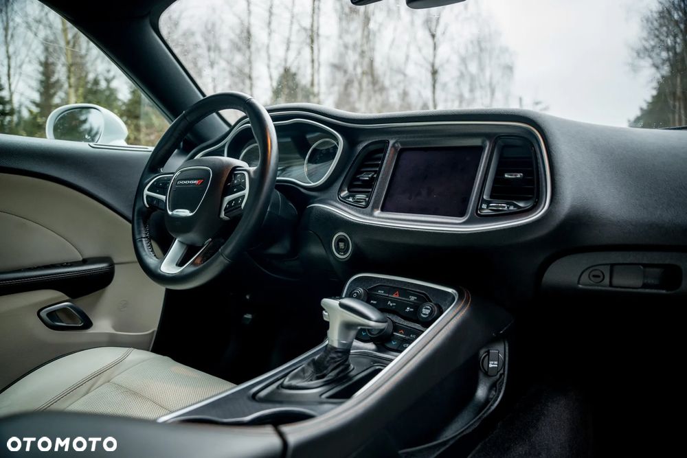Dodge Challenger 3.6 SXT Plus - 18