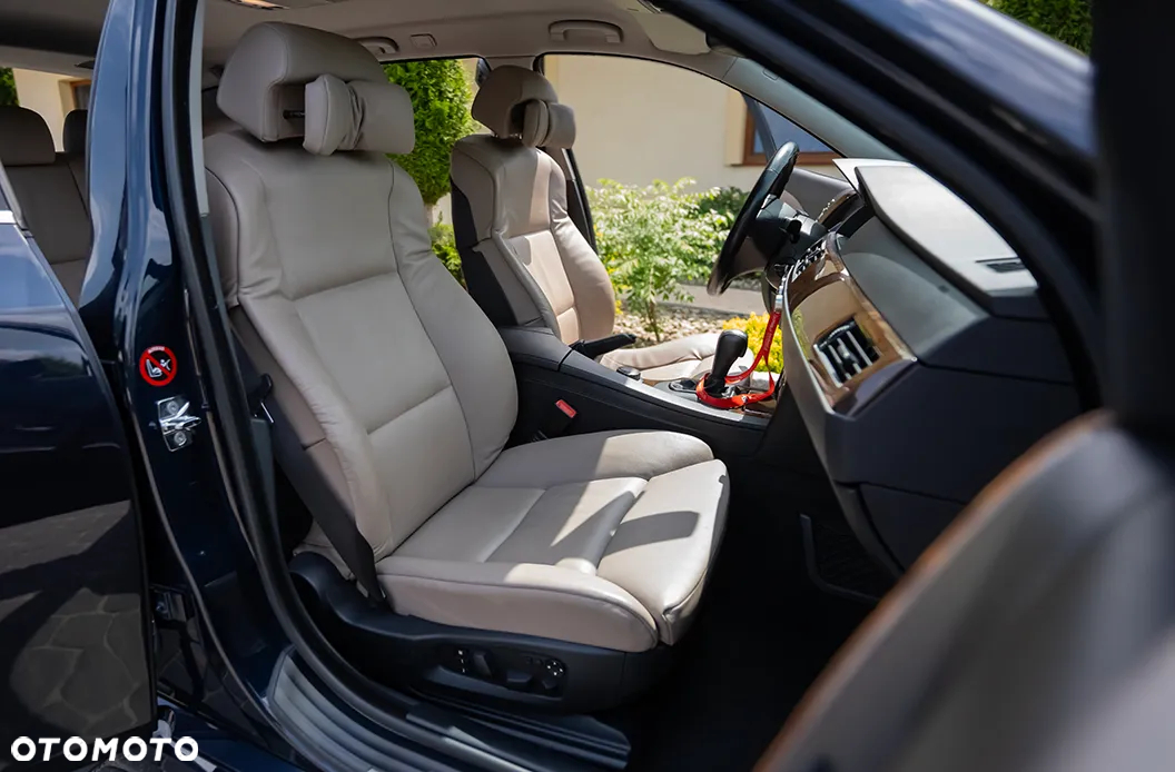 BMW Seria 5 530i Touring - 31