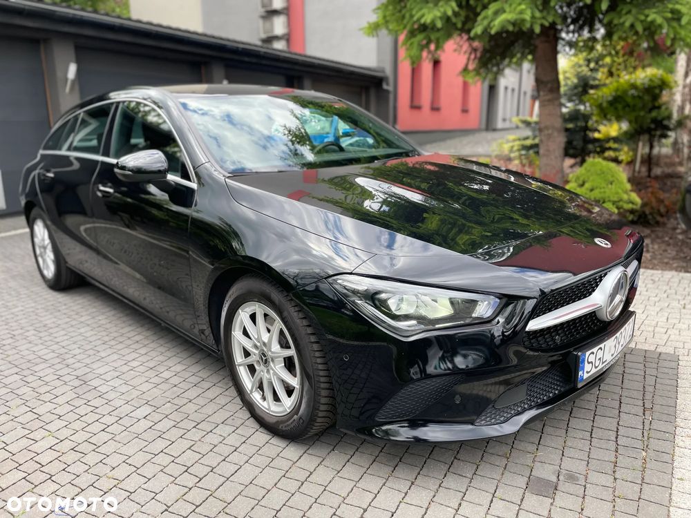 Mercedes-Benz CLA 180 AMG Line - 2