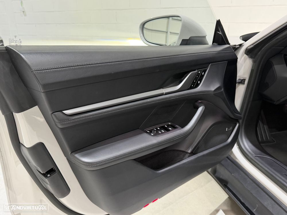 Porsche Taycan Sport Turismo - 32