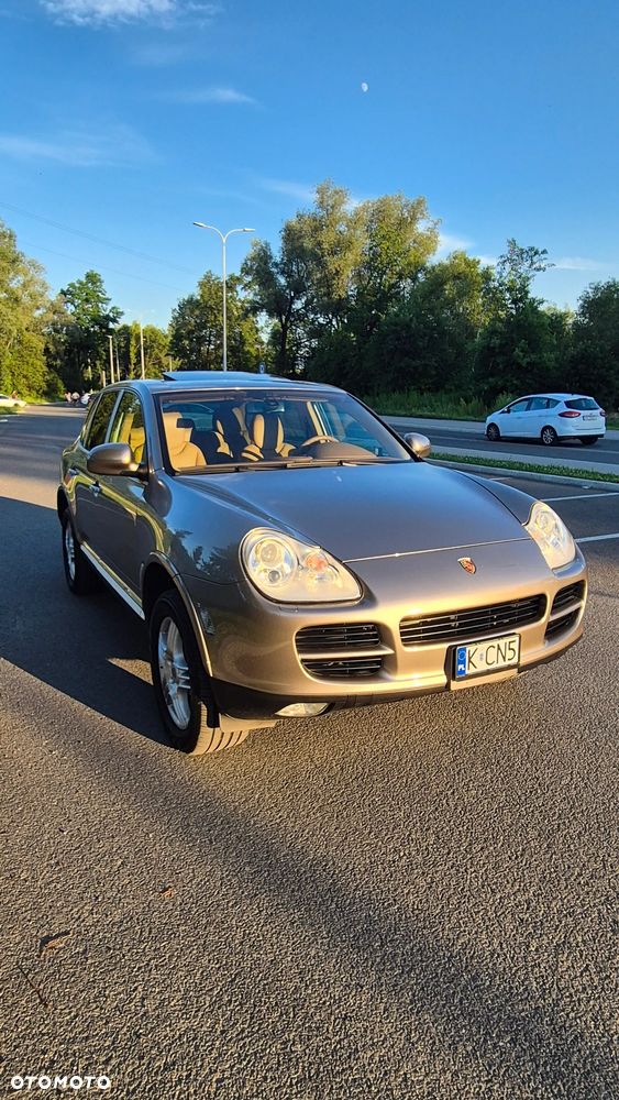 Porsche Cayenne - 2